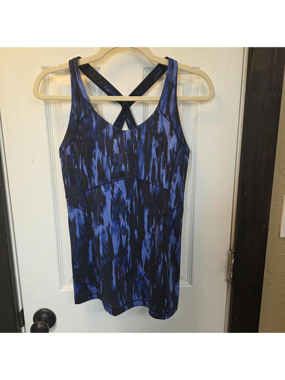Lululemon Women's Athletic Tank Top Blue Black Print-size 8 - Picture 1 of 5
